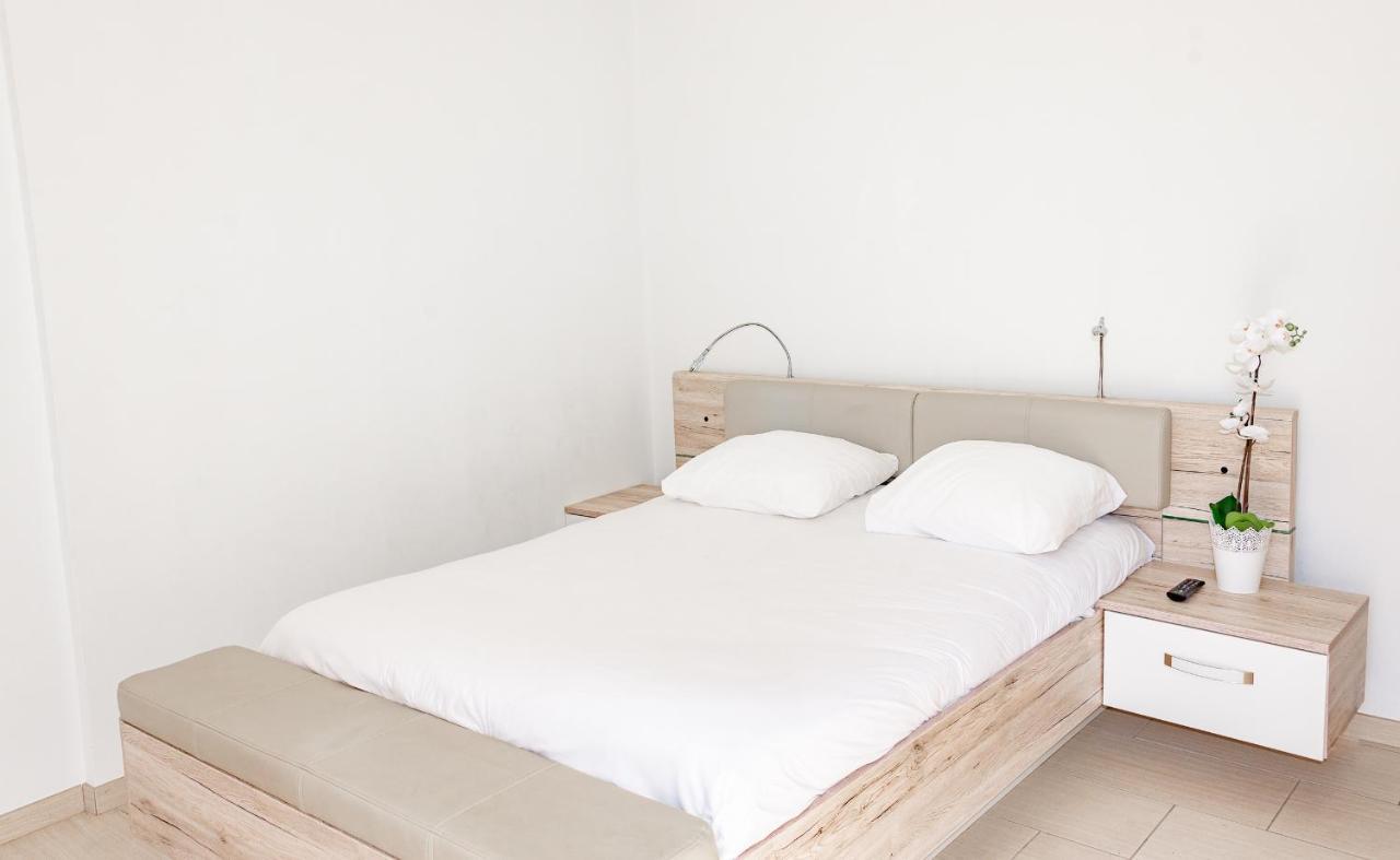 Hotel Et Appartements Reine D'Azur Roquebrune-Cap-Martin Ngoại thất bức ảnh