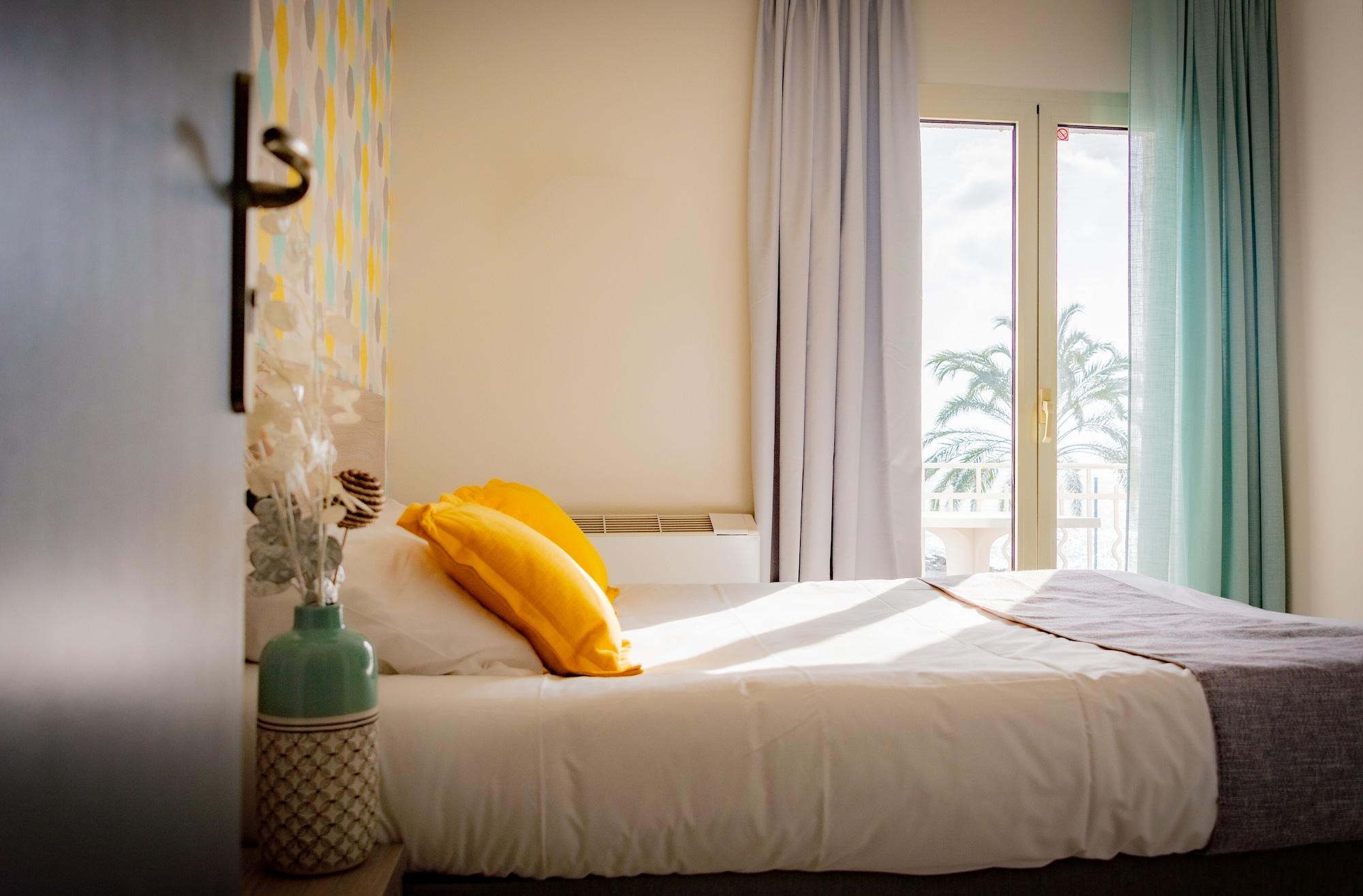 Hotel Et Appartements Reine D'Azur Roquebrune-Cap-Martin Ngoại thất bức ảnh