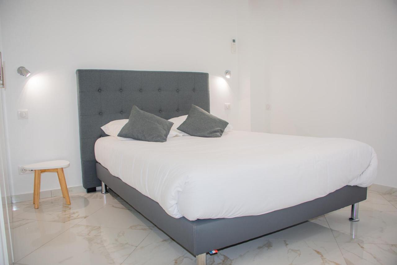 Hotel Et Appartements Reine D'Azur Roquebrune-Cap-Martin Ngoại thất bức ảnh